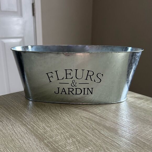 NWOT … GREENBRIAR INTERNATIONAL “Fleurs & Jardin” Galvanized Planter - Picture 2 of 5